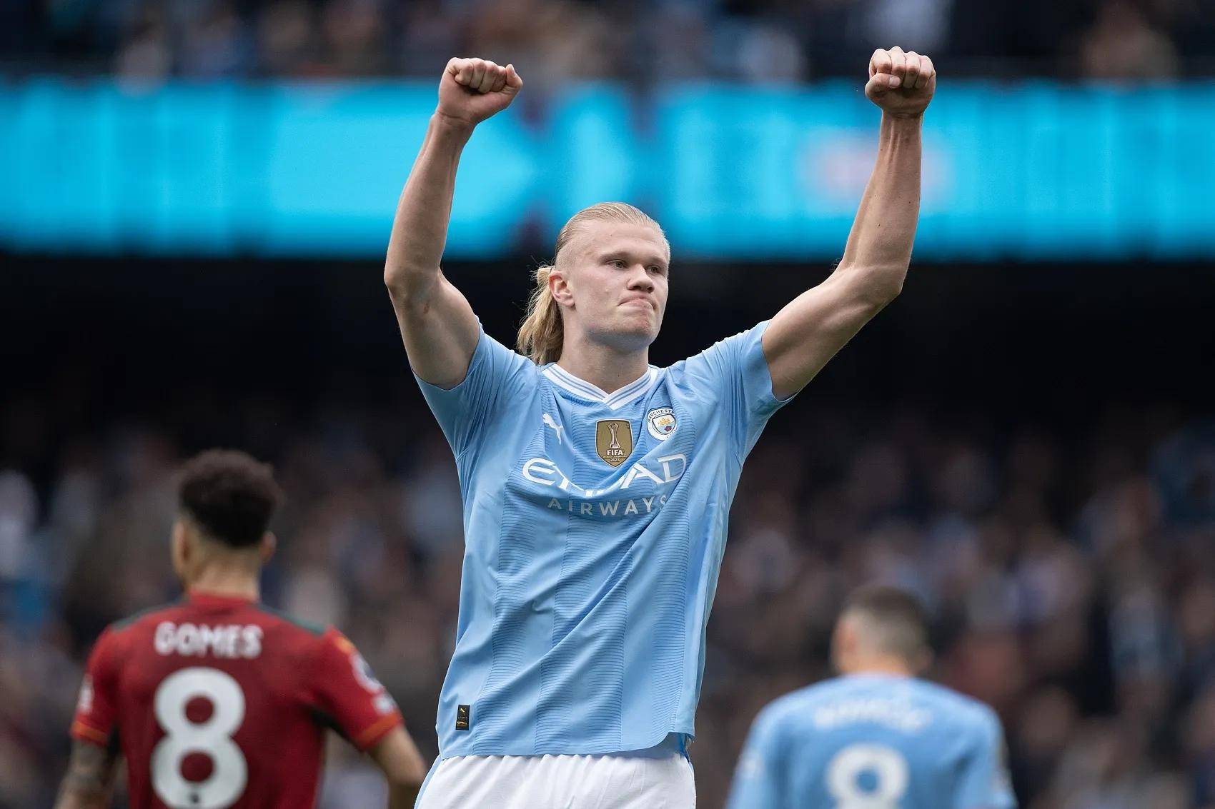 媒体人：邵佳一的最大优势就是省钱、超级省钱（媒体人称：邵佳一最突出的优点是极其节俭）