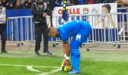 中国足坛2025赛季大结局：海港中超夺冠，国安收获足协杯（2025中国足坛收官：海港问鼎中超，国安捧起足协杯）