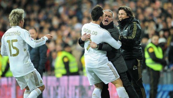 尤文官方：弗拉霍维奇成功接受了左内收肌腱撕脱修复手术（尤文官宣：弗拉霍维奇左内收肌腱撕脱修复手术顺利完成）