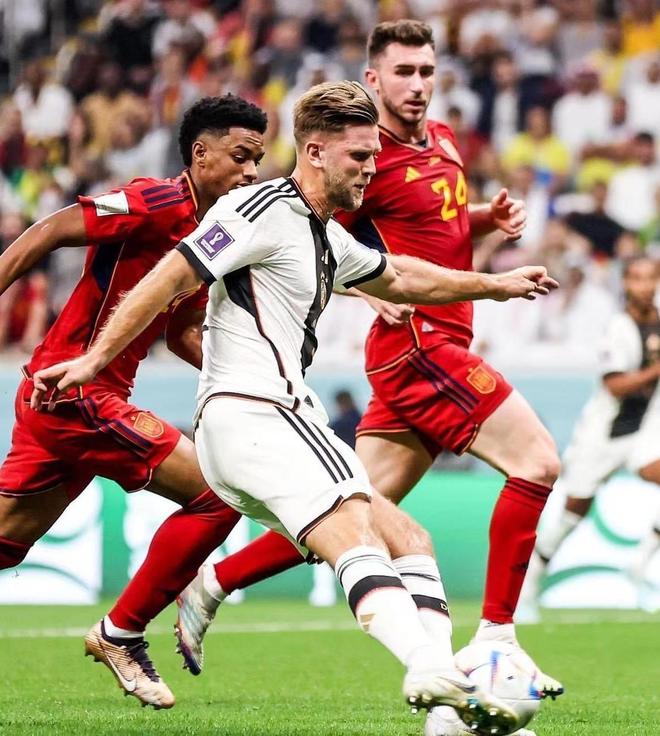 塞梅尼奥争夺战：曼城领跑 曼联+利物浦仍在谈判 蓝军+热刺已退出（塞梅尼奥转会之争：曼城占先，曼联与利物浦仍在洽谈，切尔西与热刺已退场）