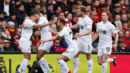 WTT总决赛名场面：王楚钦打服张本陈梦打哭早田 孙颖莎征服众人（WTT总决赛高光瞬间：王楚钦压制张本，陈梦令早田落泪，孙颖莎征服全场）