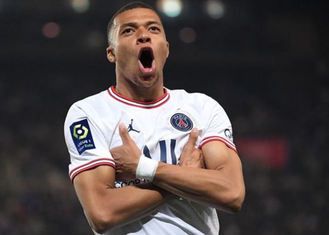 手感火热！小巴里·布朗首节3记三分球轰下11分1板1助1断