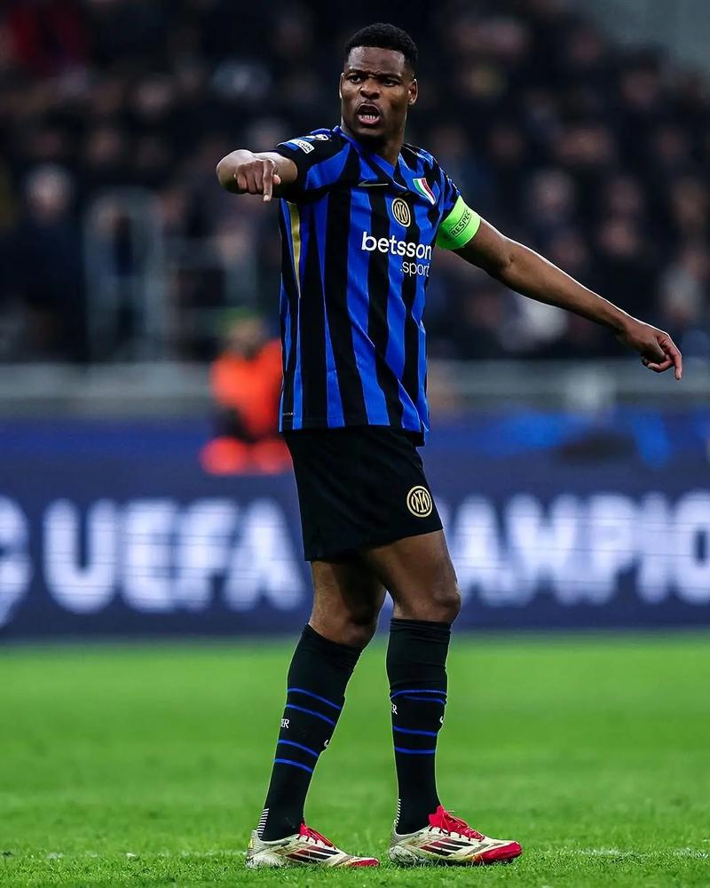 足球巴西名宿点评国足：需要更多年轻力量（巴西足坛名宿评国足：应注入更多年轻血液）