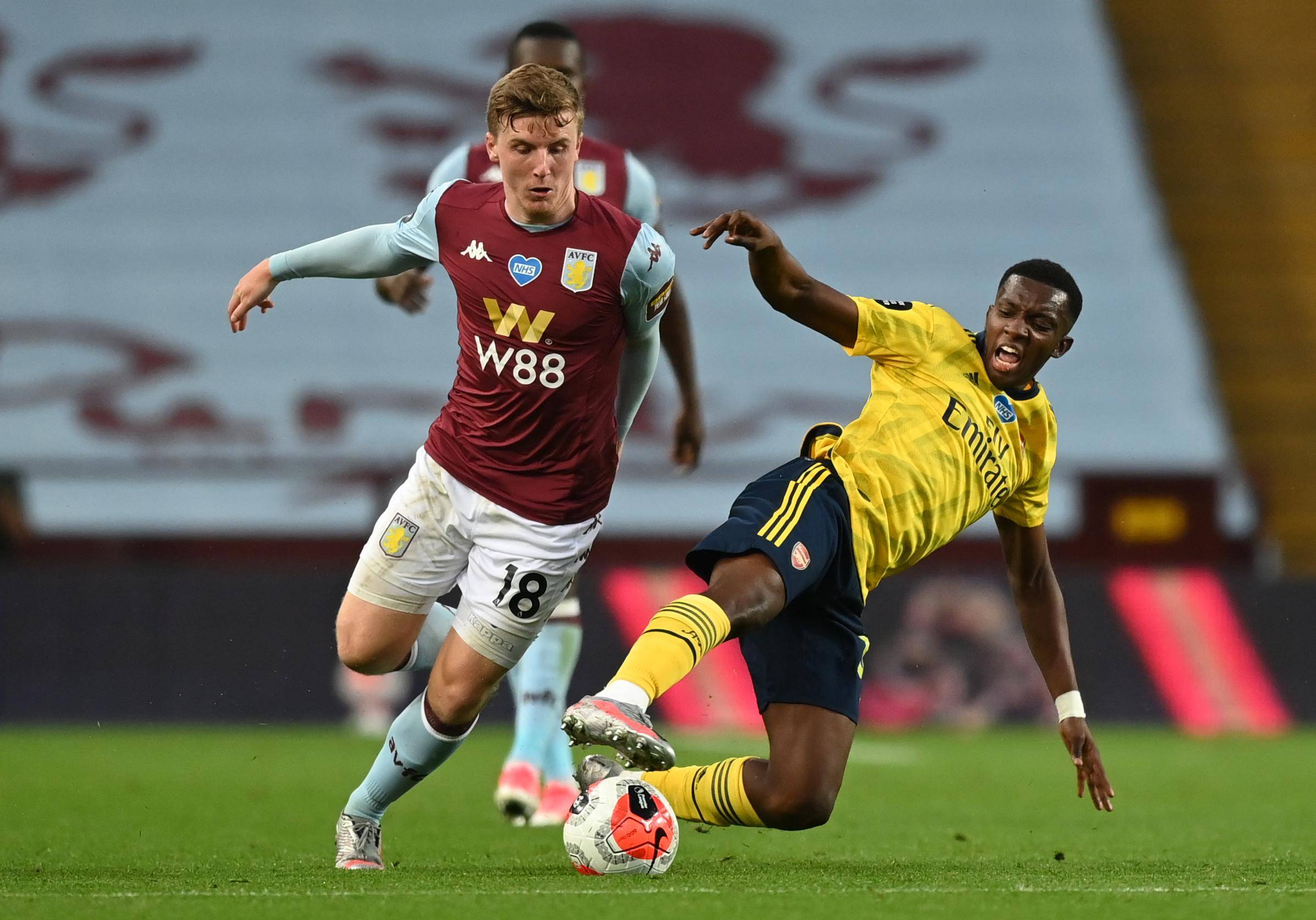 萨拉赫在社媒晒照庆祝圣诞节，被网友怒批背弃信仰（萨拉赫晒圣诞照惹争议：遭网友质疑违背信仰）