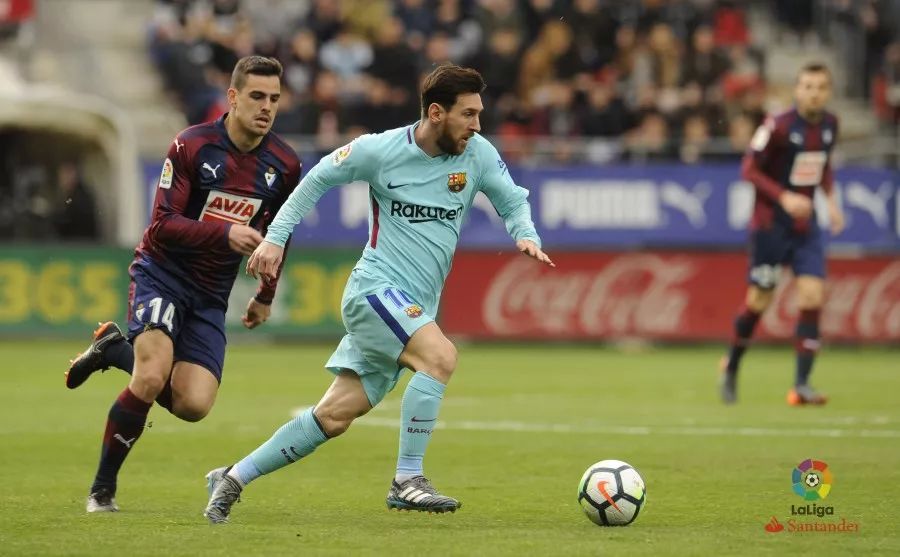 摩纳哥球迷因对球队不满而集体沉默，加拉塔萨雷反享受欢呼（摩纳哥球迷以沉默表达不满，加拉塔萨雷收获热烈欢呼）