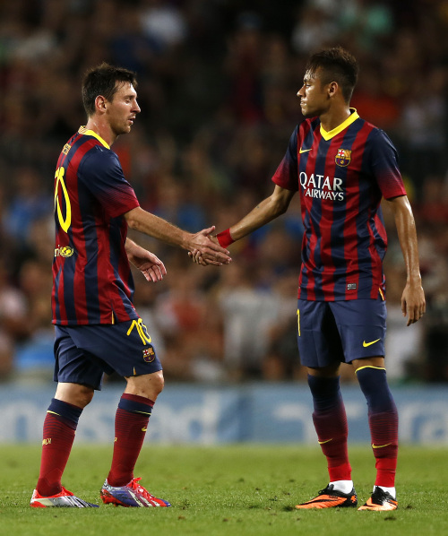 曼联拜仁争夺巴莱巴，球员倾向加盟红魔（曼联与拜仁竞逐巴莱巴，球员更心属红魔）