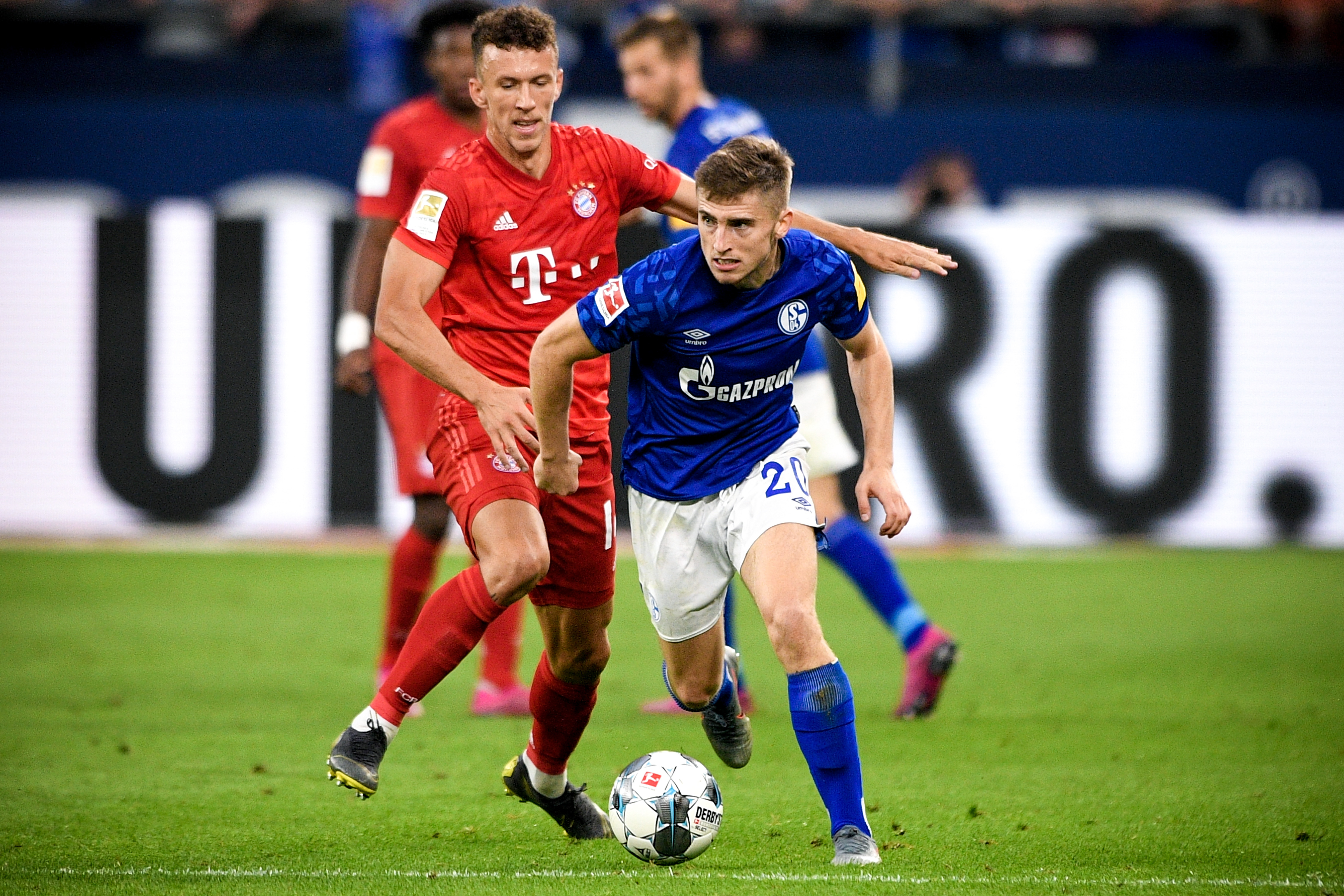 国足新主帅引发热议（国足新帅任命引起广泛讨论）