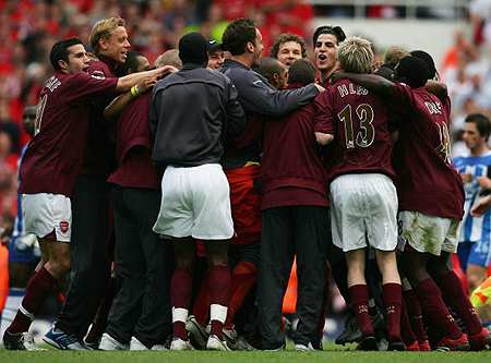 中足联细化“观众不当行为”细则：赛区将对球迷不当行为负责