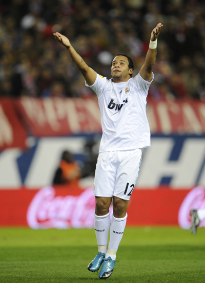 队报：非洲杯一票难求球场却空荡荡，黄牛囤积的票砸手里了（队报：非洲杯门票紧俏，球场却空座成片，囤票黄牛卖不出去）