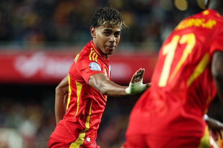 半场：米兰1-2都灵，拉比奥世界波，托莫里送点，莱奥伤退（半场战报：米兰1-2落后都灵，拉比奥轰世界波，托莫里送点，莱奥伤退）