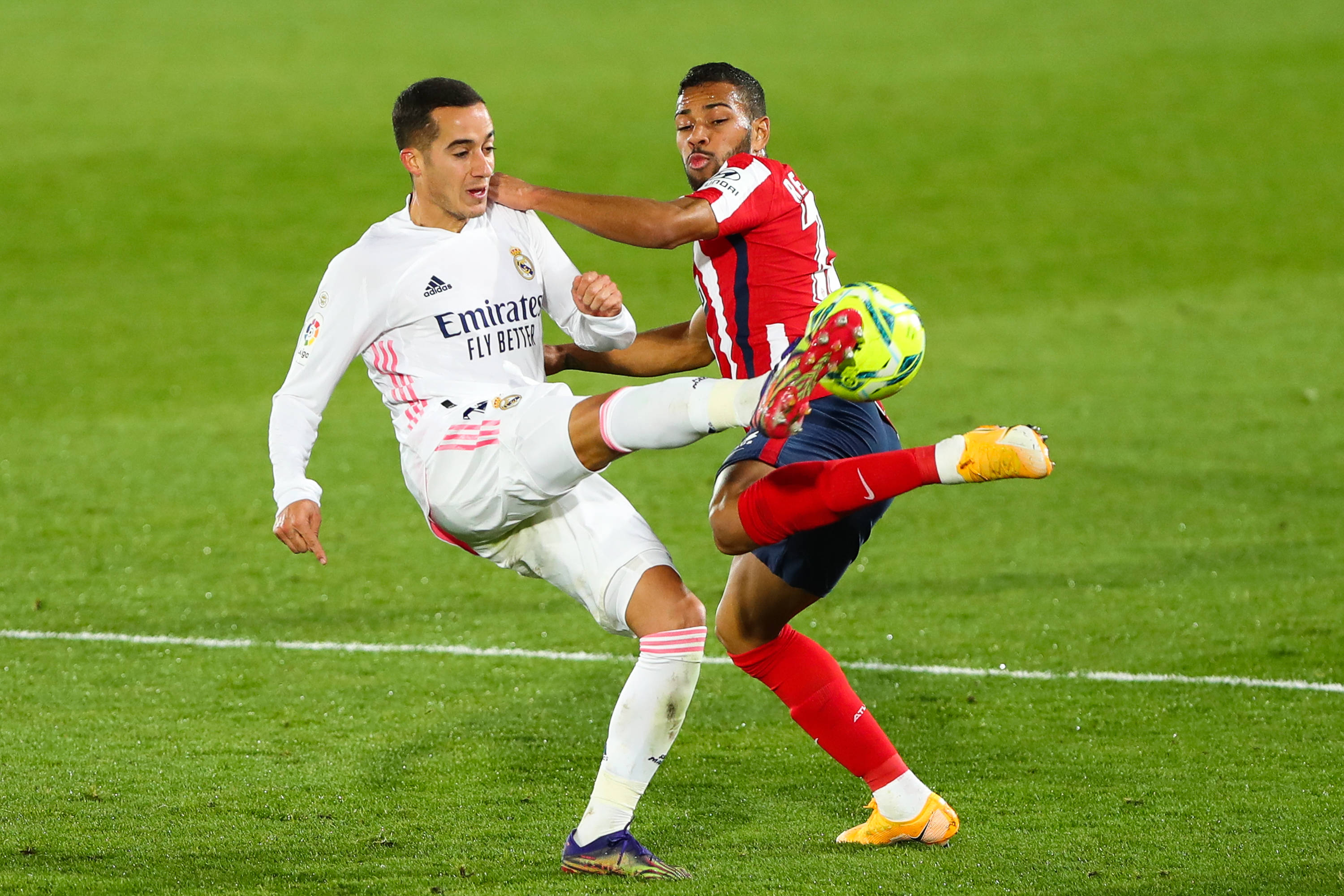 热火遭遇赛季最长的4连败，排名跌至东部第8（热火陷入赛季最长四连败，排名下滑至东部第八）