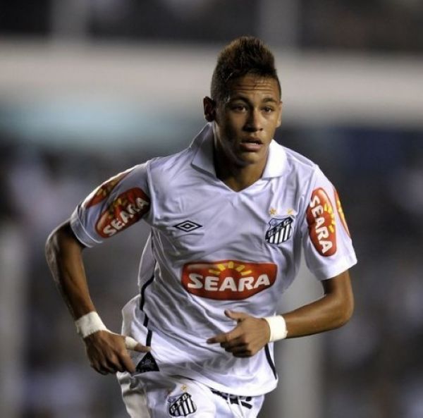 身边人都在享受美食美酒，英格兰职业球员如何过圣诞节？（他人尽享美食美酒，英格兰职业球员的圣诞如何度过？）